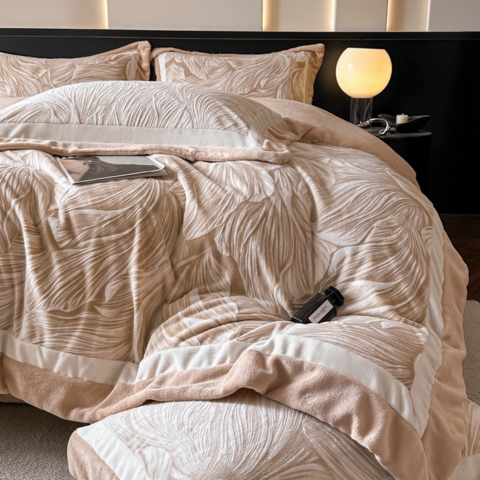 91家纺网 家纺一手货源 找家纺 （总）金牛座家纺 2025新款立体雕花牛奶绒双拼角轻奢四件套-印象和叶影（最低售价不得低于178）