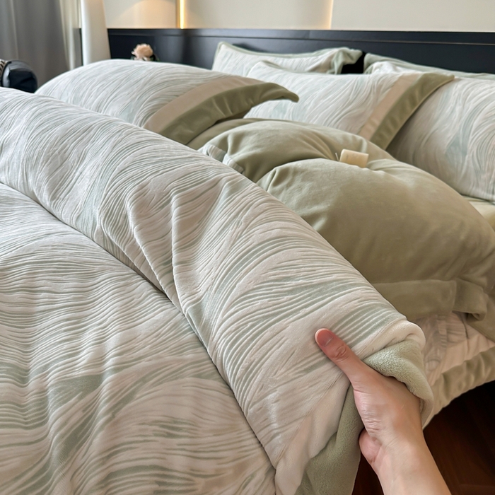 91家纺网 家纺一手货源 找家纺 （总）金牛座家纺 2025新款立体雕花牛奶绒双拼角轻奢四件套-印象和叶影（最低售价不得低于178）