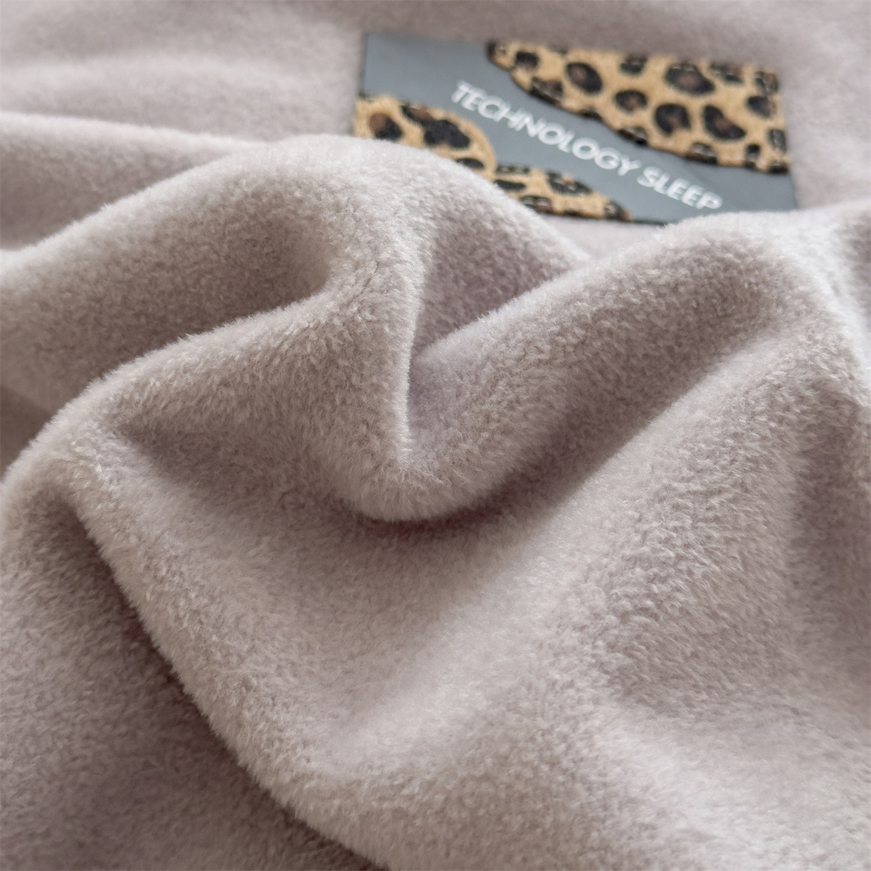 91家纺网 家纺一手货源 找家纺 丝幔家纺 2025新款A类羊棉绒原创设计毛毯系列 银灰