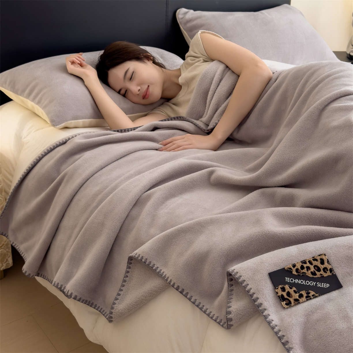 91家纺网 家纺一手货源 找家纺 丝幔家纺 2025新款A类羊棉绒原创设计毛毯系列 银灰