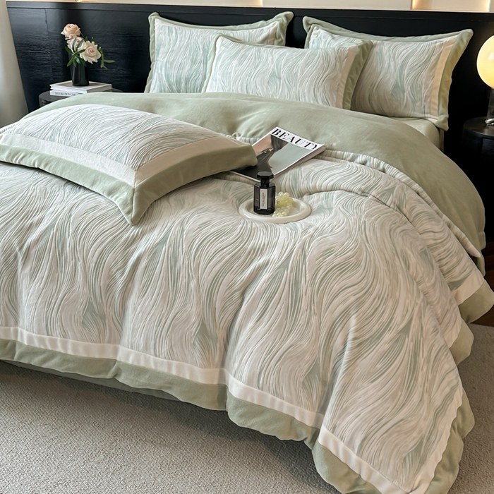 91家纺网 家纺一手货源 找家纺 金牛座家纺 2025新款立体雕花牛奶绒双拼角轻奢四件套-印象和叶影（最低售价不得低于178） 印象-浅绿