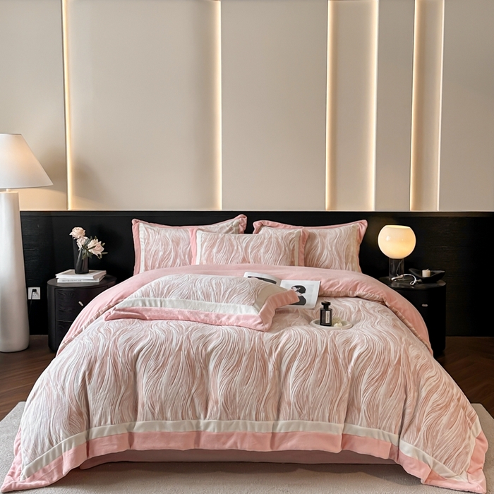 91家纺网 家纺一手货源 找家纺 金牛座家纺 2025新款立体雕花牛奶绒双拼角轻奢四件套-印象和叶影（最低售价不得低于178） 印象-嫩粉