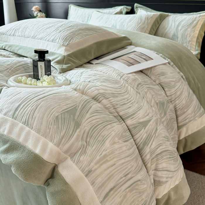 91家纺网 家纺一手货源 找家纺 金牛座家纺 2025新款立体雕花牛奶绒双拼角轻奢四件套-印象和叶影（最低售价不得低于178） 印象-浅绿