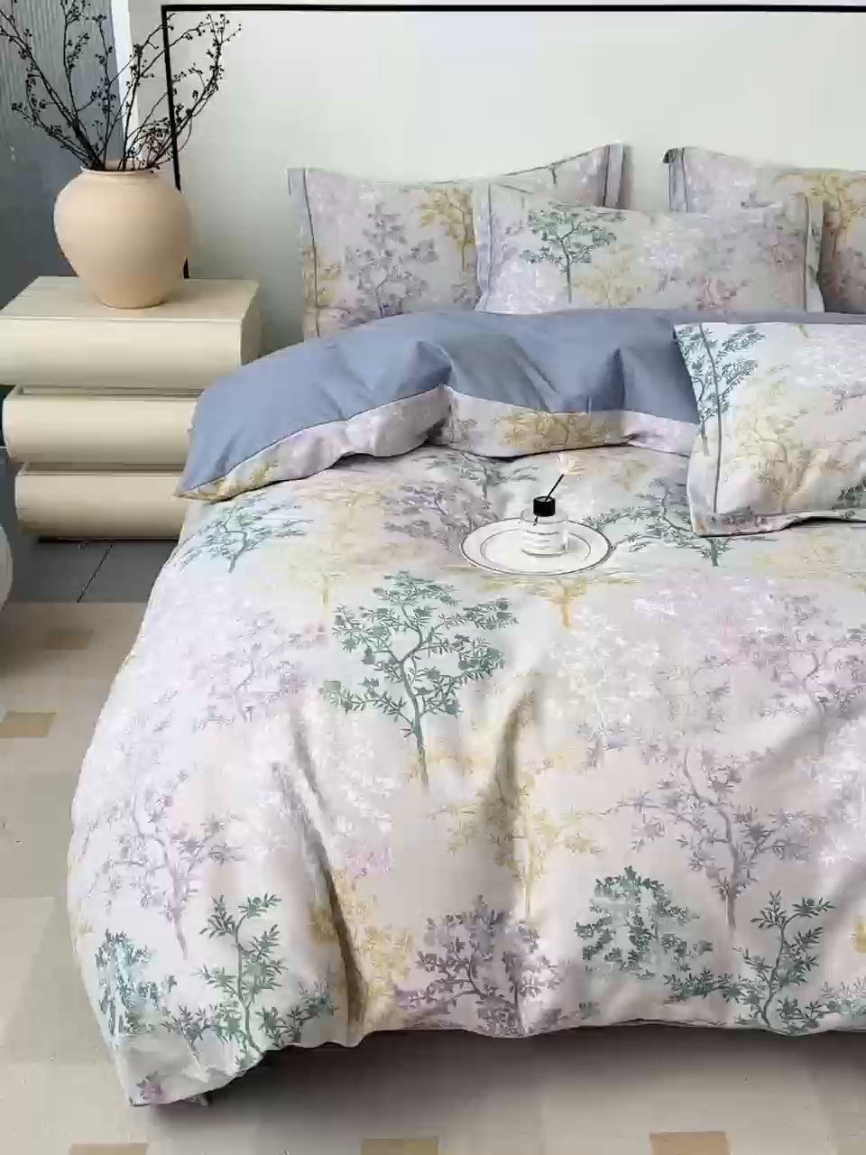 91家纺网 家纺一手货源 找家纺 优品阁 2024新款亲肤舒适全棉磨毛四件套学生三件套系列 暗木幽香-灰