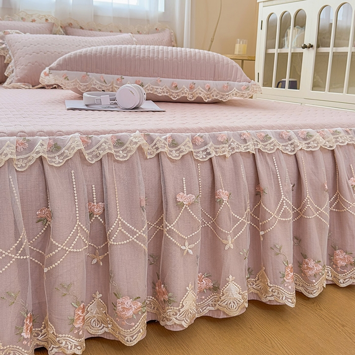 91家纺网 家纺一手货源 找家纺 鼎丰家纺 2025新款皱皱纱床裙-蜜恋系列 浅豆沙