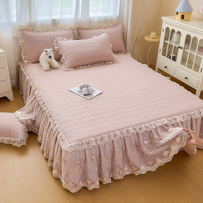 91家纺网 家纺一手货源 找家纺 鼎丰家纺 2025新款皱皱纱床裙-蜜恋系列 浅豆沙