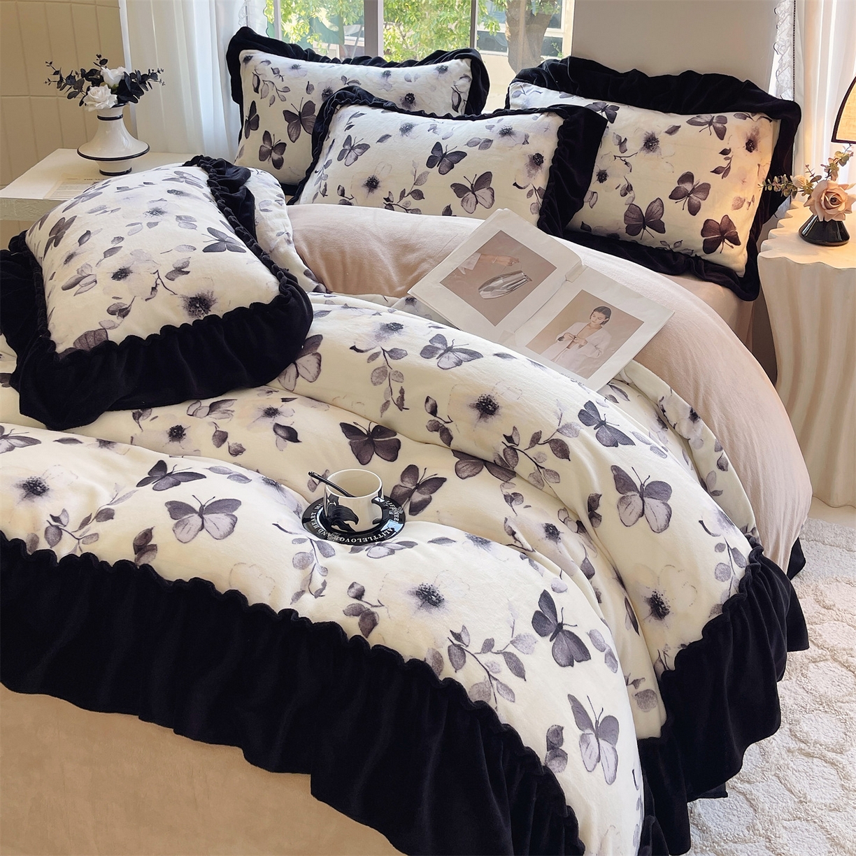 91家纺网 家纺一手货源 找家纺 （总）奥裕家纺 2025新款法式花边印花牛奶绒四件套