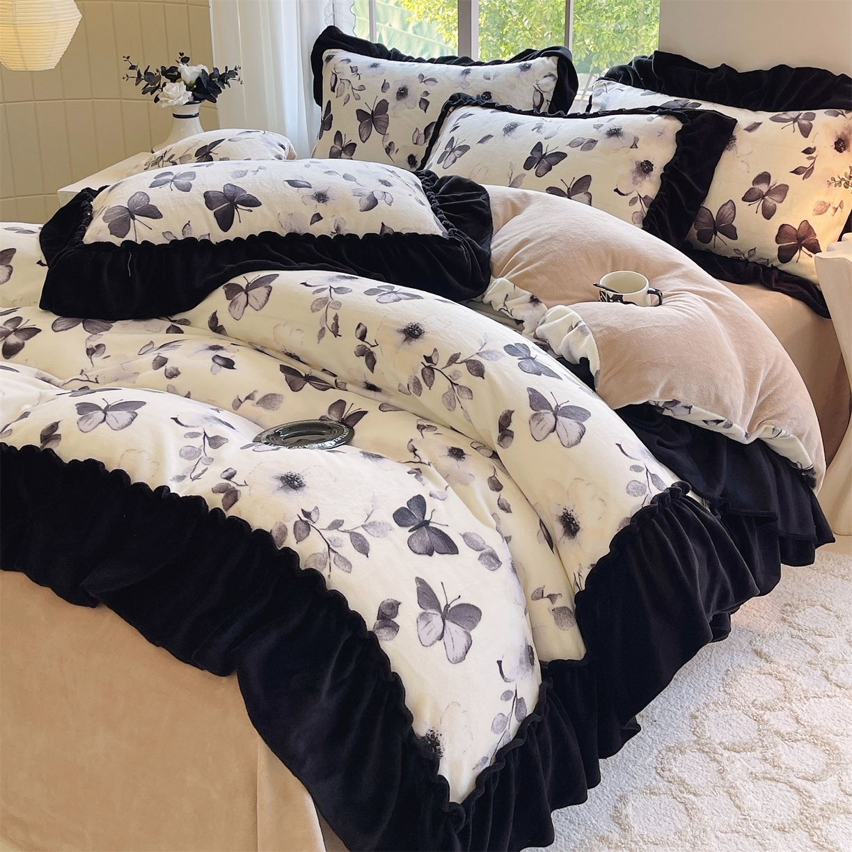 91家纺网 家纺一手货源 找家纺 （总）奥裕家纺 2025新款法式花边印花牛奶绒四件套