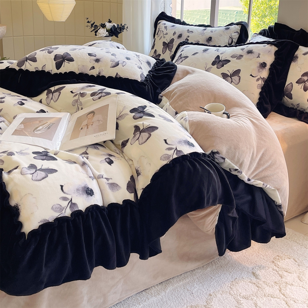 91家纺网 家纺一手货源 找家纺 （总）奥裕家纺 2025新款法式花边印花牛奶绒四件套