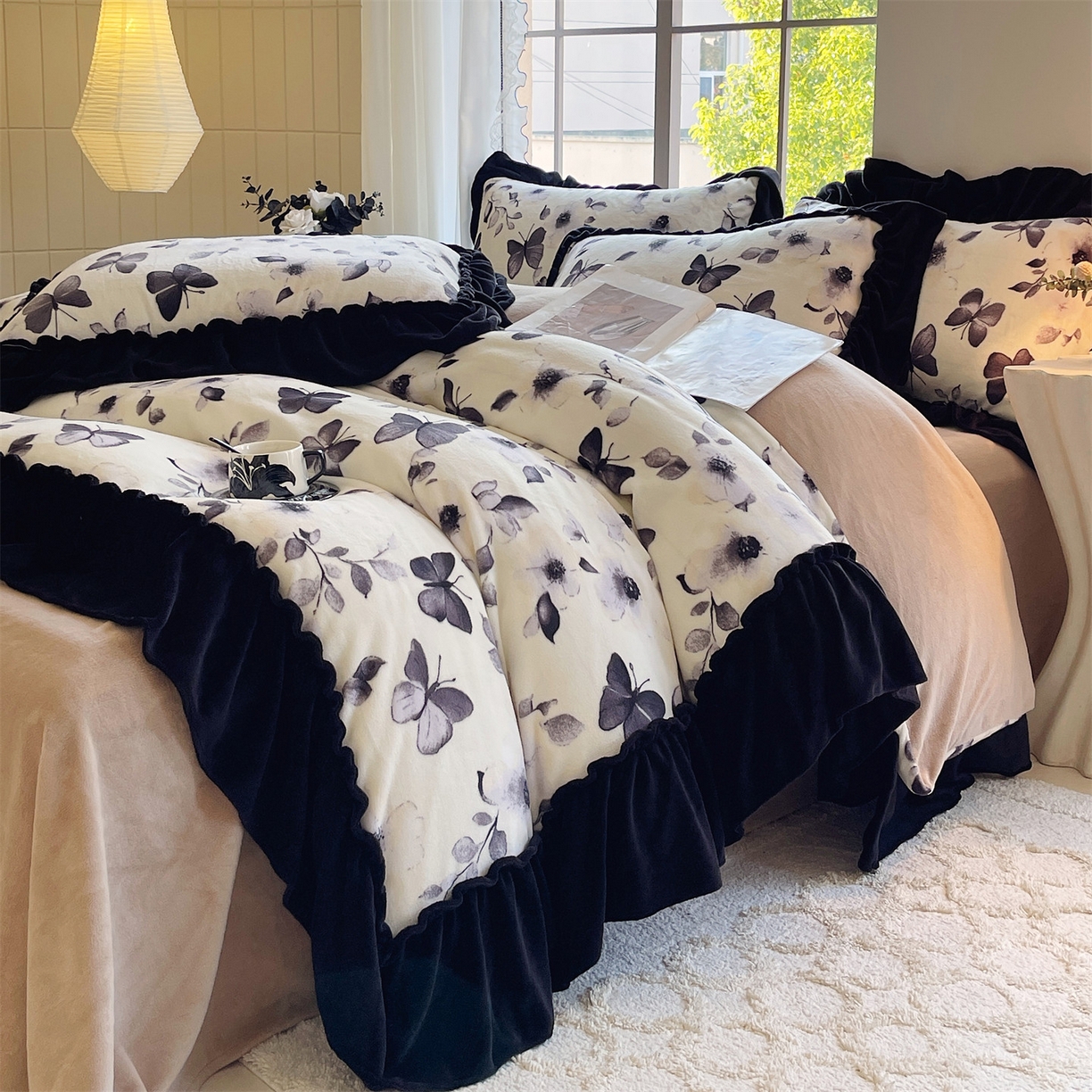 91家纺网 家纺一手货源 找家纺 （总）奥裕家纺 2025新款法式花边印花牛奶绒四件套