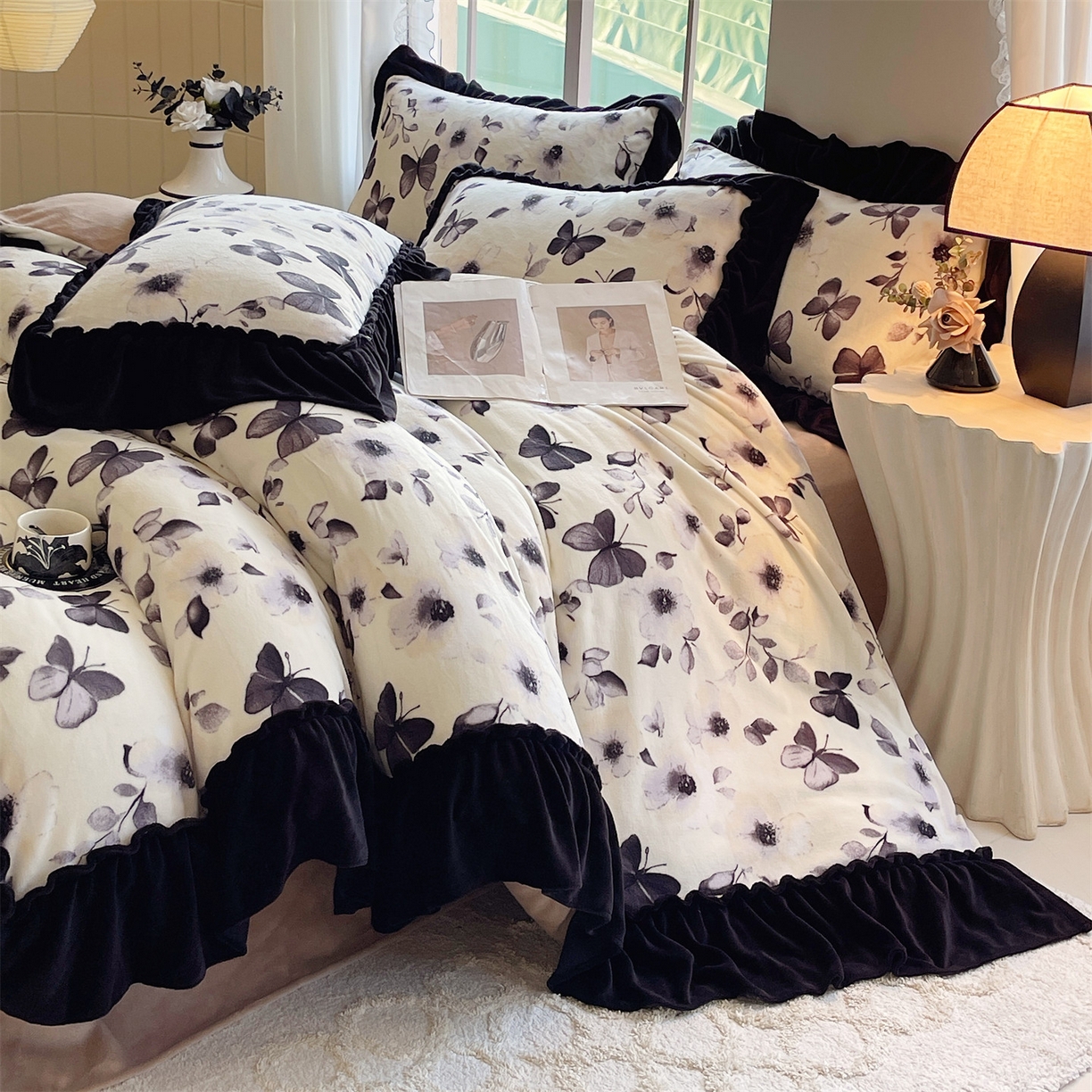 91家纺网 家纺一手货源 找家纺 （总）奥裕家纺 2025新款法式花边印花牛奶绒四件套