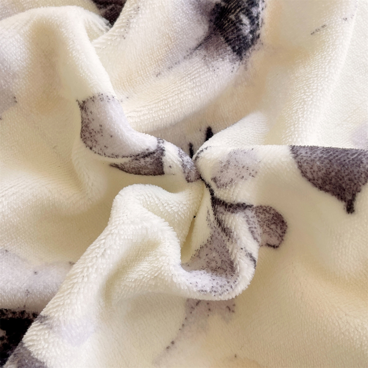 91家纺网 家纺一手货源 找家纺 （总）奥裕家纺 2025新款法式花边印花牛奶绒四件套