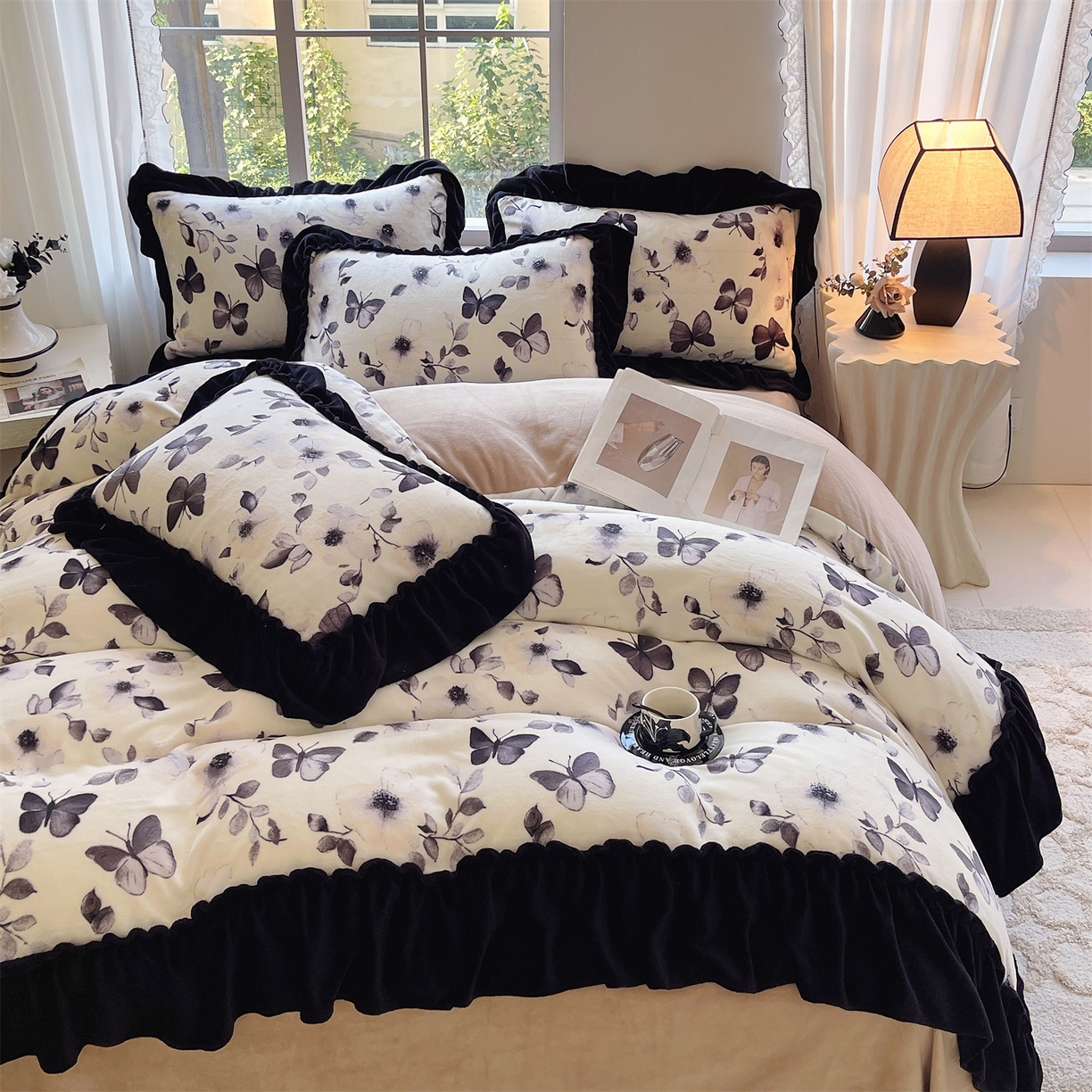 91家纺网 家纺一手货源 找家纺 （总）奥裕家纺 2025新款法式花边印花牛奶绒四件套