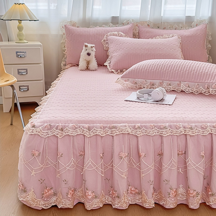 91家纺网 家纺一手货源 找家纺 鼎丰家纺 2025新款皱皱纱床裙-蜜恋系列 樱花粉