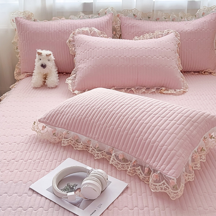 91家纺网 家纺一手货源 找家纺 鼎丰家纺 2025新款皱皱纱床裙-蜜恋系列 樱花粉