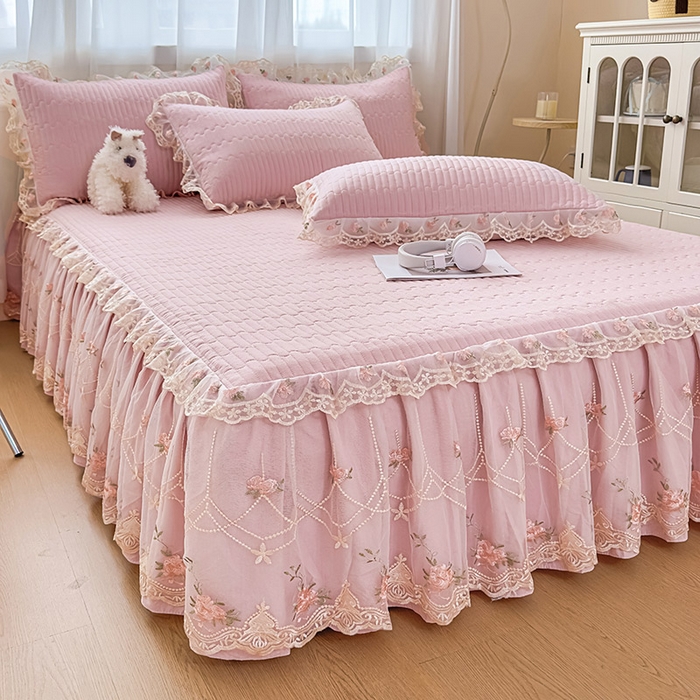 91家纺网 家纺一手货源 找家纺 鼎丰家纺 2025新款皱皱纱床裙-蜜恋系列 樱花粉