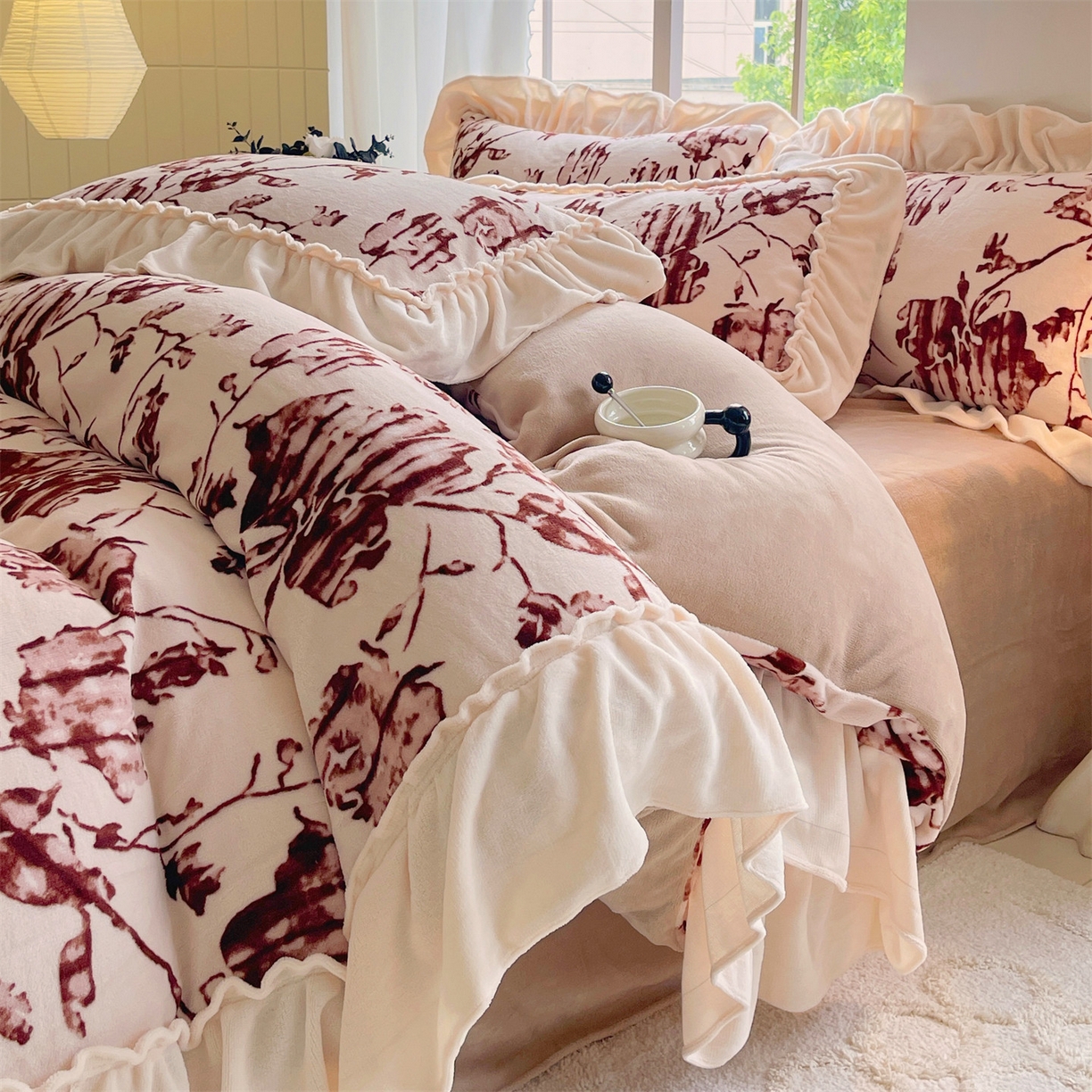 91家纺网 家纺一手货源 找家纺 （总）奥裕家纺 2025新款法式花边印花牛奶绒四件套