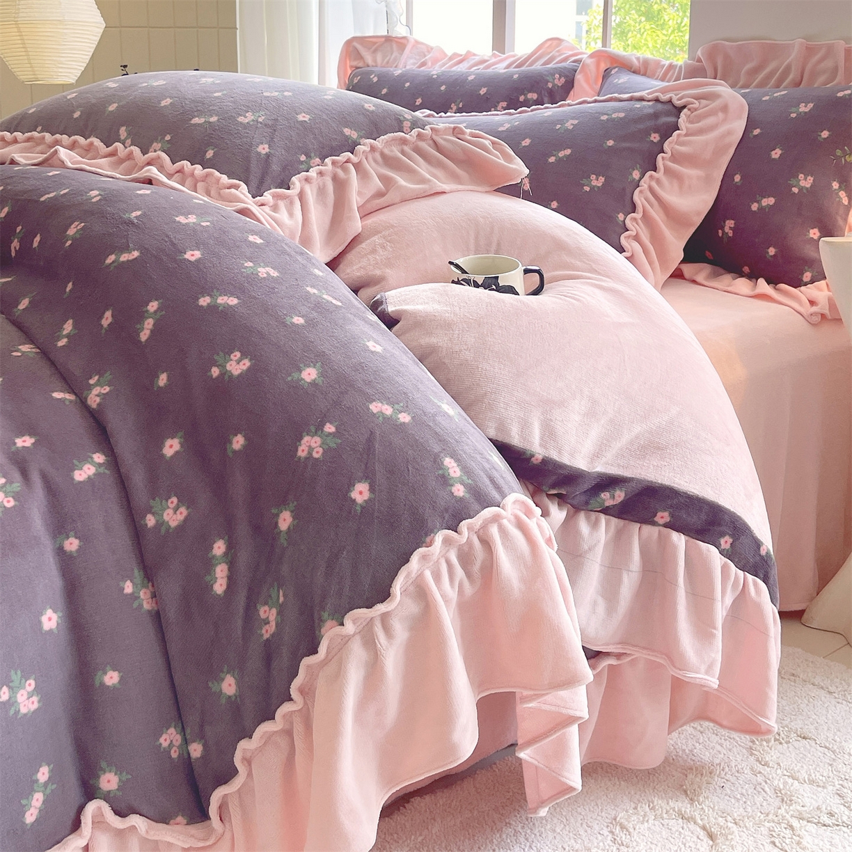 91家纺网 家纺一手货源 找家纺 （总）奥裕家纺 2025新款法式花边印花牛奶绒四件套