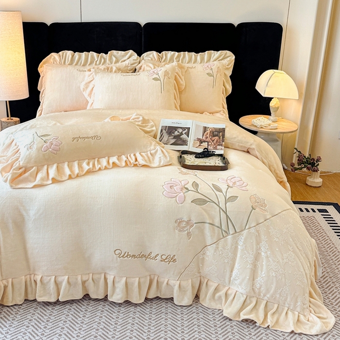 91家纺网 家纺一手货源 找家纺 （总）畅畅家纺 2025新款冬季高端轻奢牛奶绒刺绣花边床单床笠保暖四件套