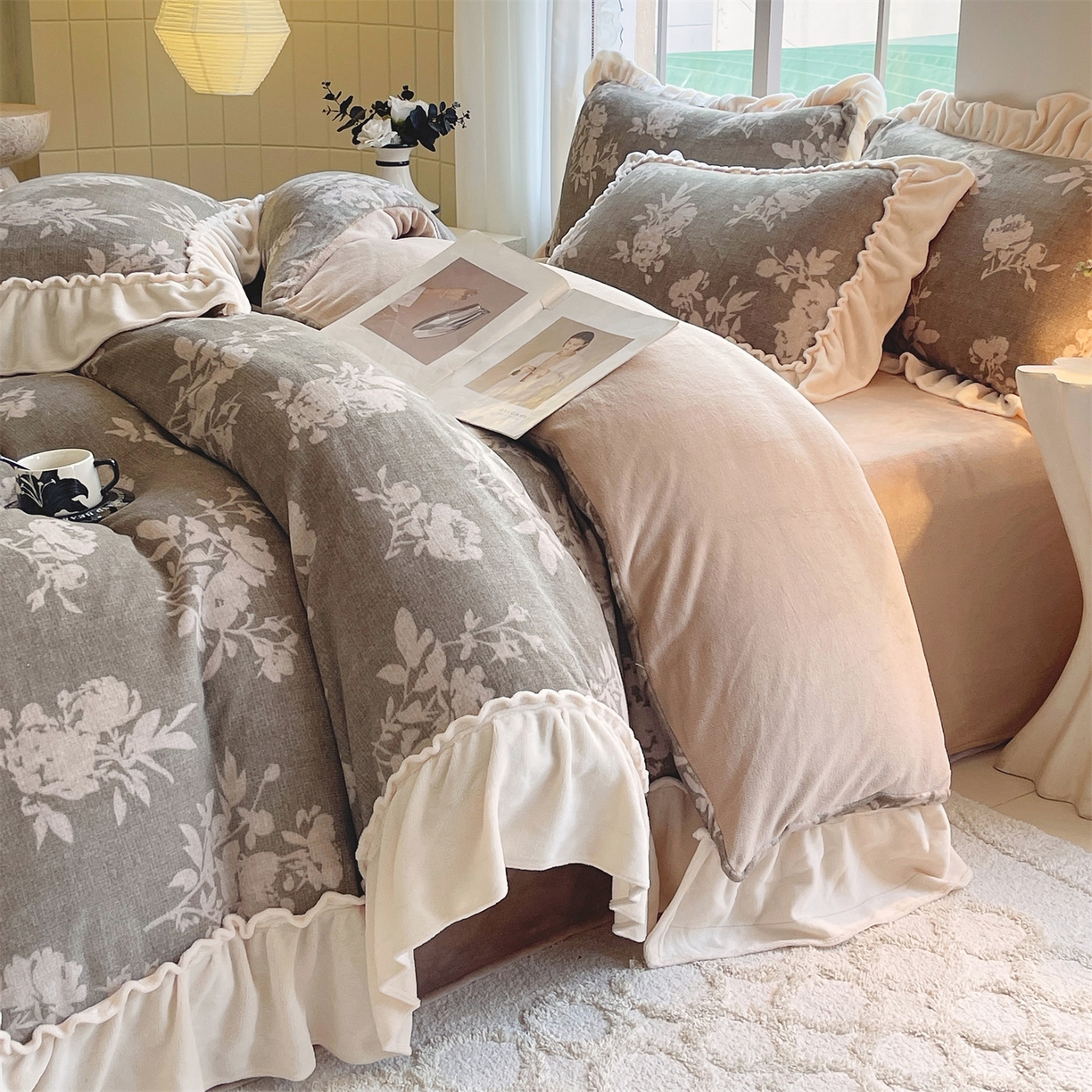 91家纺网 家纺一手货源 找家纺 （总）奥裕家纺 2025新款法式花边印花牛奶绒四件套