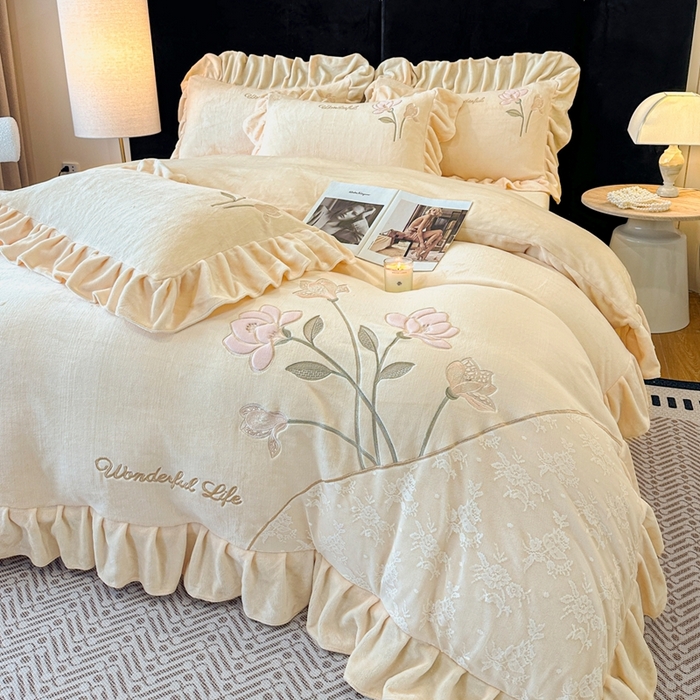 91家纺网 家纺一手货源 找家纺 （总）畅畅家纺 2025新款冬季高端轻奢牛奶绒刺绣花边床单床笠保暖四件套