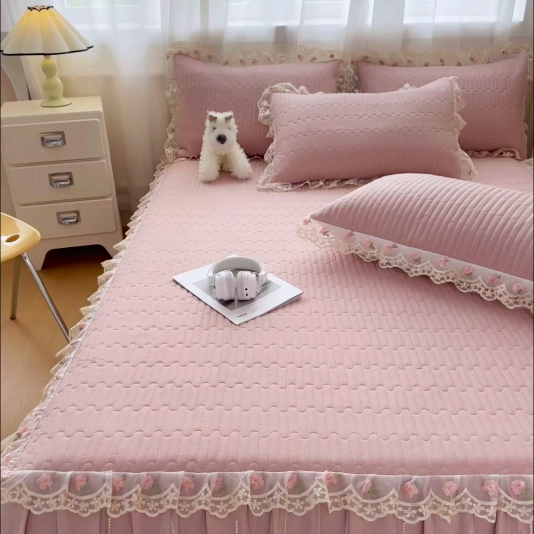 91家纺网 家纺一手货源 找家纺 鼎丰家纺 2025新款皱皱纱床裙-蜜恋系列 浅豆沙