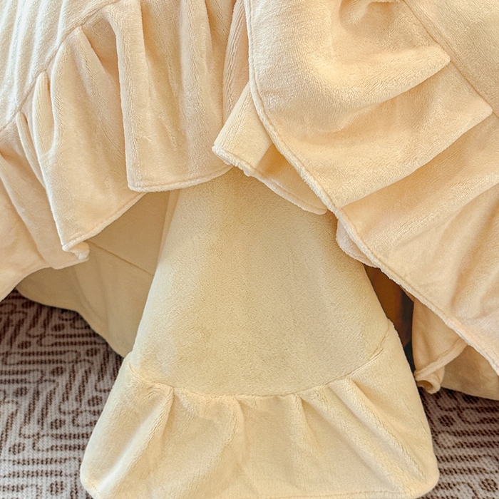 91家纺网 家纺一手货源 找家纺 畅畅家纺 2025新款冬季高端轻奢牛奶绒刺绣花边床单床笠保暖四件套 挚爱-浅米黄