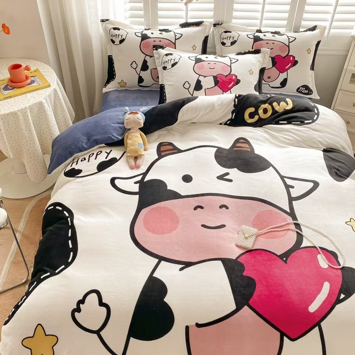 91家纺网 家纺一手货源 找家纺 宝薇 2025新款双面牛奶绒大版卡通印花四件套 萌萌奶牛