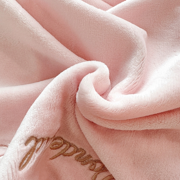 91家纺网 家纺一手货源 找家纺 畅畅家纺 2025新款冬季高端轻奢牛奶绒刺绣花边床单床笠保暖四件套 挚爱-樱花粉