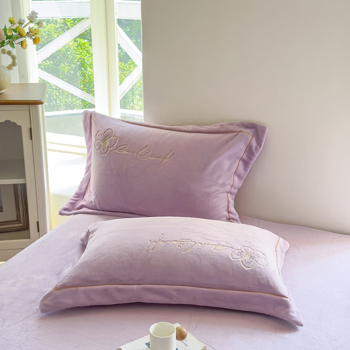 91家纺网 家纺一手货源 找家纺 悦织湾家纺 2025新款9斤重牛奶绒四件套纯色贴布绣人件富贵系列240克重高密保暖轻奢时尚床上用品4件套 人间富贵-丁香紫