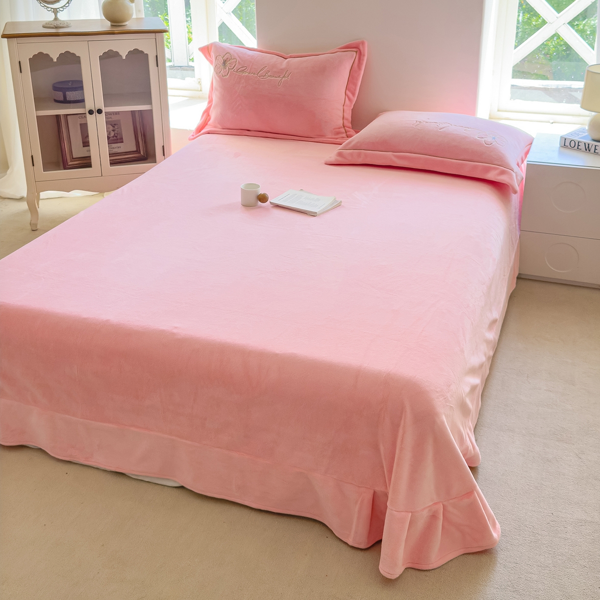 91家纺网 家纺一手货源 找家纺 悦织湾家纺 2025新款9斤重牛奶绒四件套纯色贴布绣人件富贵系列240克重高密保暖轻奢时尚床上用品4件套 人间富贵-少女粉