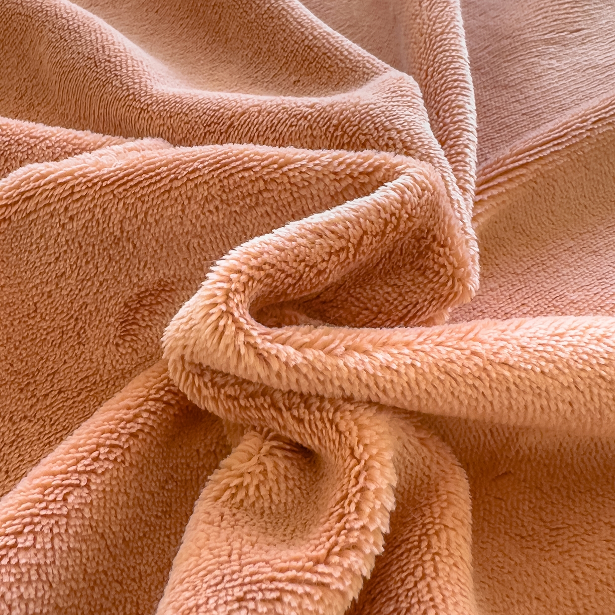 91家纺网 家纺一手货源 找家纺 悦织湾家纺 2025新款9斤重牛奶绒四件套纯色贴布绣人件富贵系列240克重高密保暖轻奢时尚床上用品4件套 人间富贵-珊瑚橙