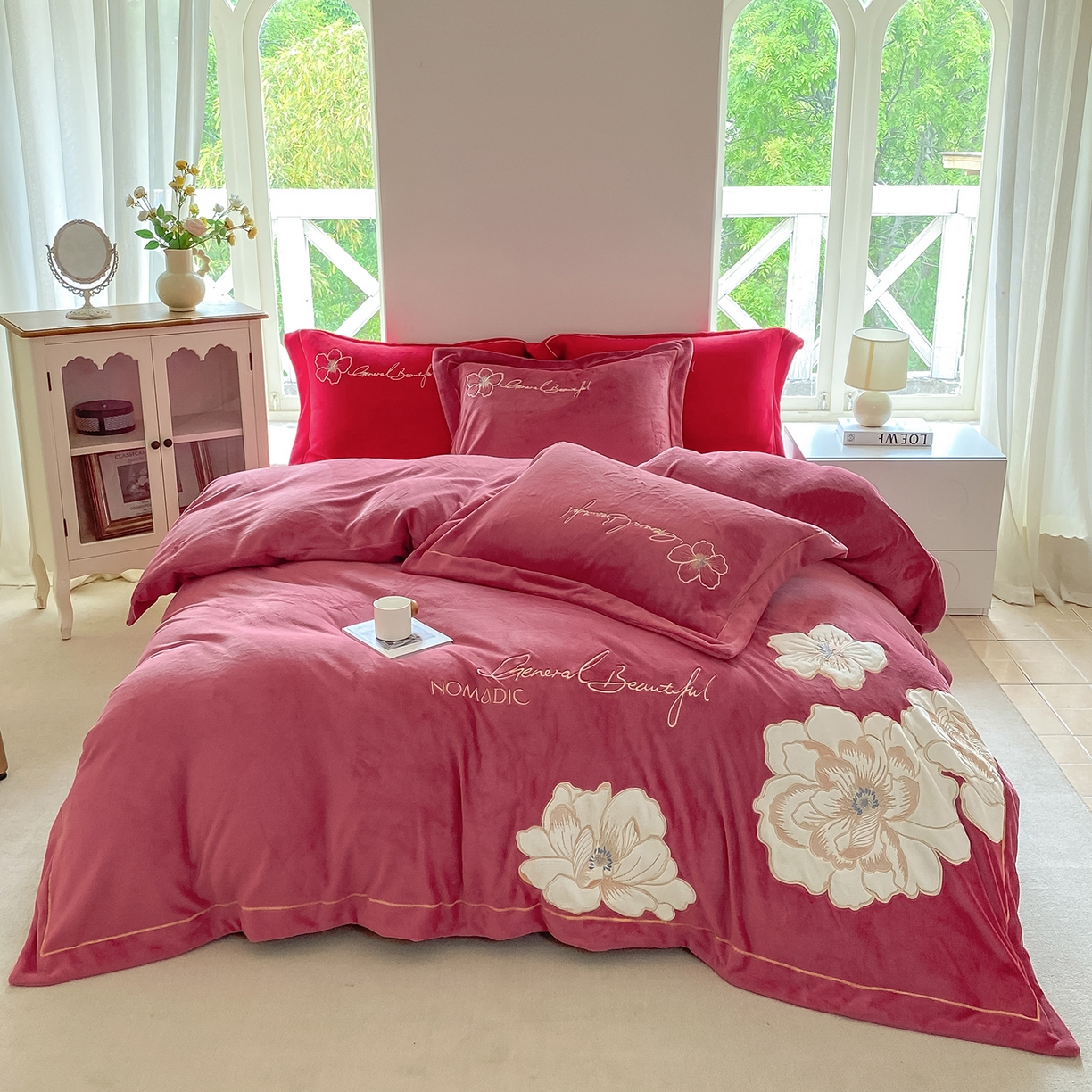 悦织湾家纺 2025新款9斤重牛奶绒四件套纯色贴布绣人件富贵系列240克重高密保暖轻奢时尚床上用品4件套 人间富贵-浅玫红