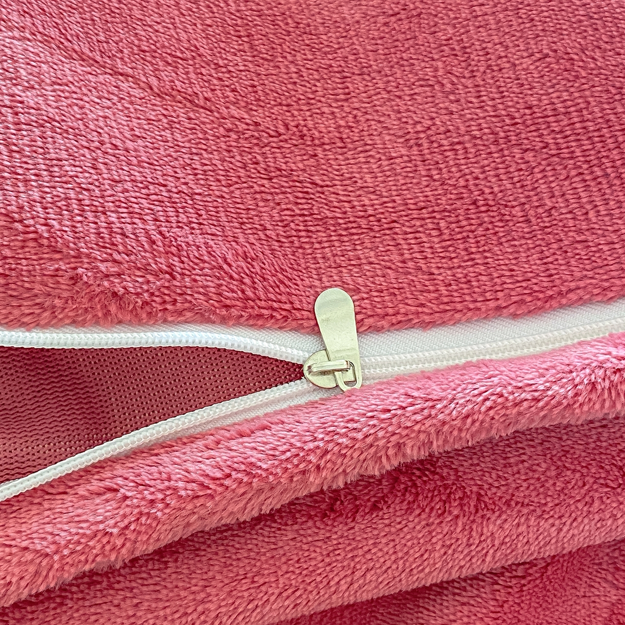 91家纺网 家纺一手货源 找家纺 悦织湾家纺 2025新款9斤重牛奶绒四件套纯色贴布绣人件富贵系列240克重高密保暖轻奢时尚床上用品4件套 人间富贵-浅玫红