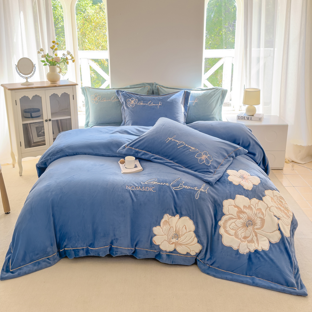 悦织湾家纺 2025新款9斤重牛奶绒四件套纯色贴布绣人件富贵系列240克重高密保暖轻奢时尚床上用品4件套 人间富贵-风暴蓝