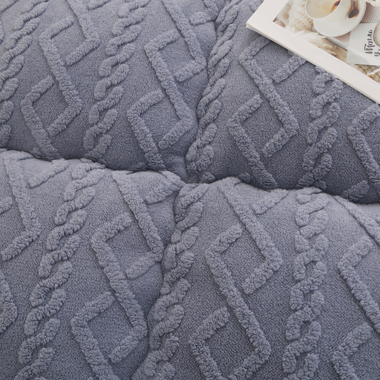 91家纺网 家纺一手货源 找家纺 承柔家纺 2025新款牛奶绒塔芙绒床垫 灰色