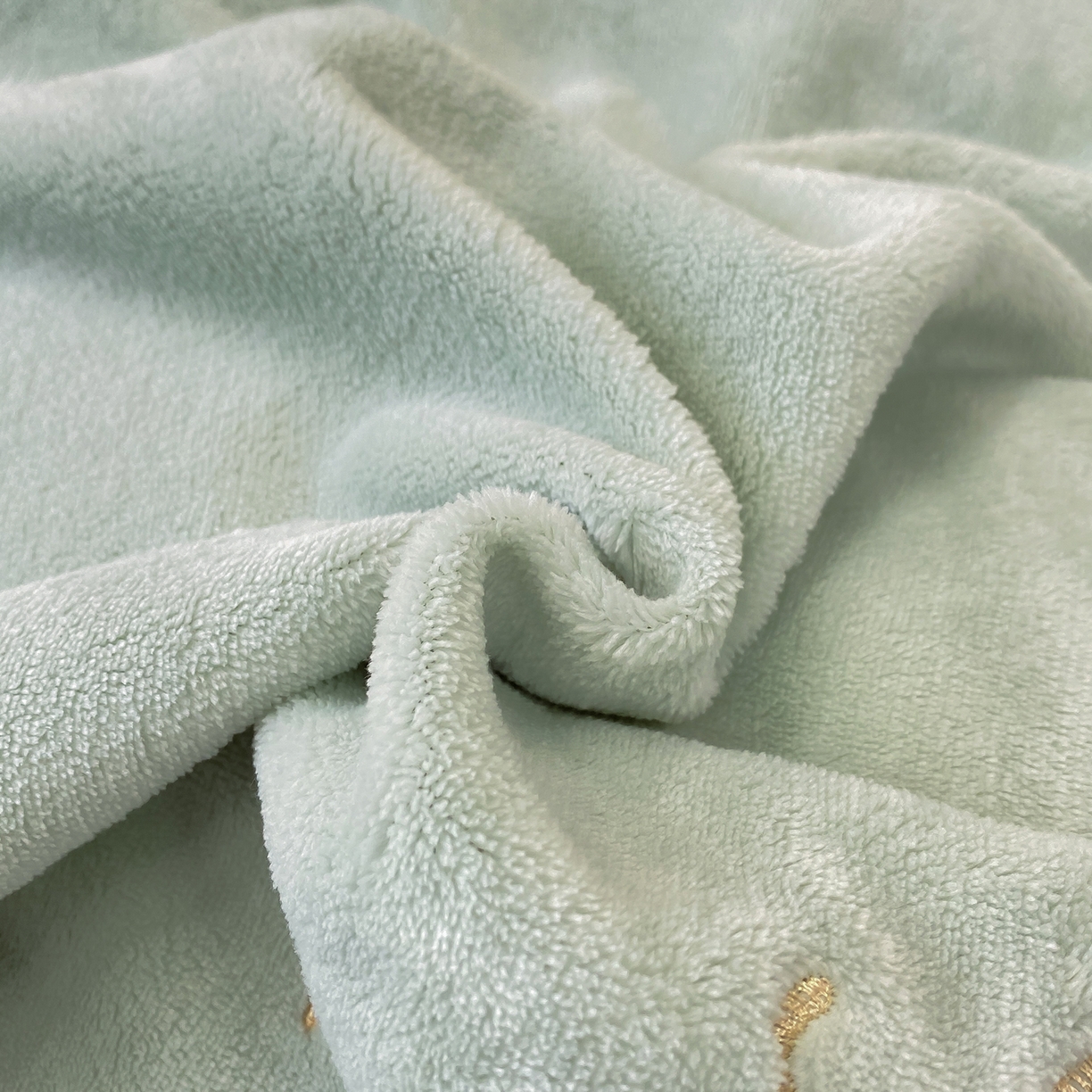 91家纺网 家纺一手货源 找家纺 （总）悦织湾家纺 2025新款9斤重牛奶绒四件套纯色贴布绣人件富贵系列240克重高密保暖轻奢时尚床上用品4件套