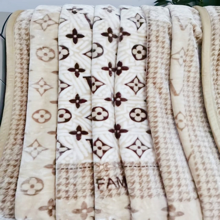 91家纺网 家纺一手货源 找家纺 好艺佳毛毯 2025新款（双层云毯）学生宿舍毛毯拉舍尔单双人毯子超柔软不掉毛不掉色 V马仕-米粽