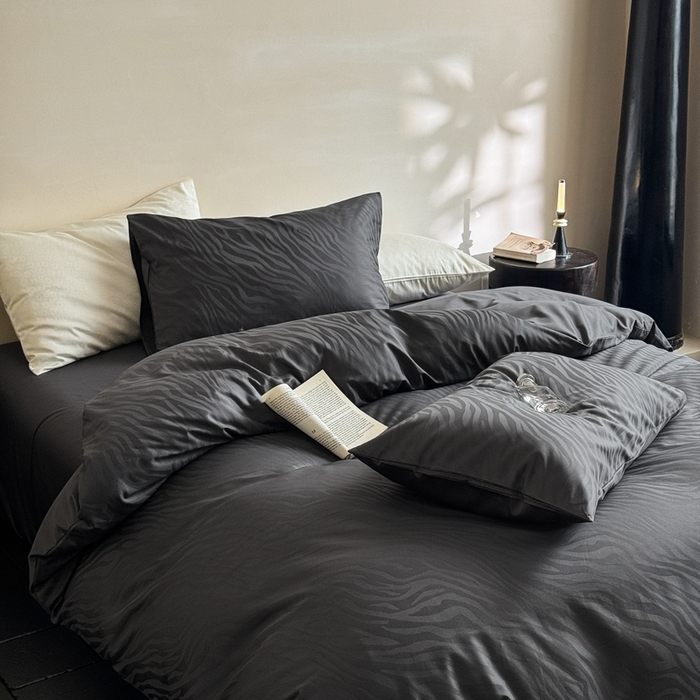 91家纺网 家纺一手货源 找家纺 （总）ONE TWO ONE 121 2025新款高支高密长绒棉纯棉贡缎提花四件套-斑马纹