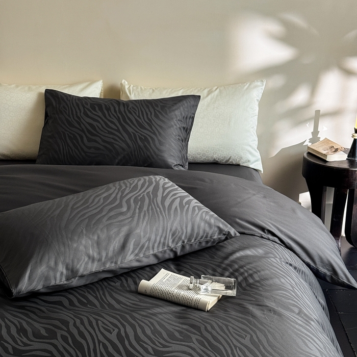 91家纺网 家纺一手货源 找家纺 （总）ONE TWO ONE 121 2025新款高支高密长绒棉纯棉贡缎提花四件套-斑马纹