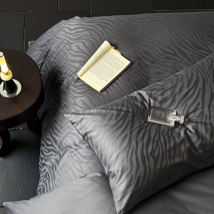 91家纺网 家纺一手货源 找家纺 （总）ONE TWO ONE 121 2025新款高支高密长绒棉纯棉贡缎提花四件套-斑马纹