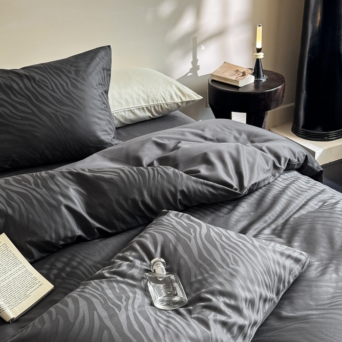 91家纺网 家纺一手货源 找家纺 （总）ONE TWO ONE 121 2025新款高支高密长绒棉纯棉贡缎提花四件套-斑马纹