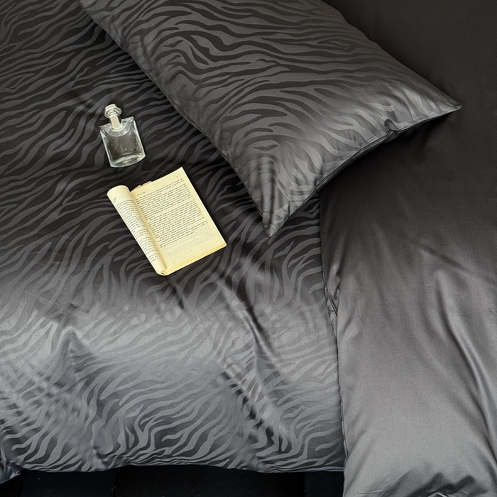 91家纺网 家纺一手货源 找家纺 （总）ONE TWO ONE 121 2025新款高支高密长绒棉纯棉贡缎提花四件套-斑马纹