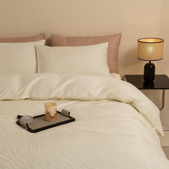 91家纺网 家纺一手货源 找家纺 ONE TWO ONE 121 2025新款高支高密长绒棉纯棉贡缎提花四件套-斑马纹 牛津白