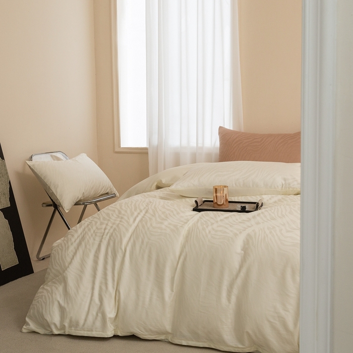 91家纺网 家纺一手货源 找家纺 ONE TWO ONE 121 2025新款高支高密长绒棉纯棉贡缎提花四件套-斑马纹 牛津白