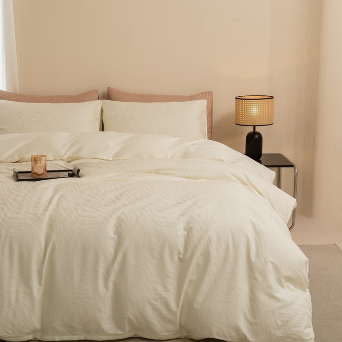 91家纺网 家纺一手货源 找家纺 ONE TWO ONE 121 2025新款高支高密长绒棉纯棉贡缎提花四件套-斑马纹 牛津白