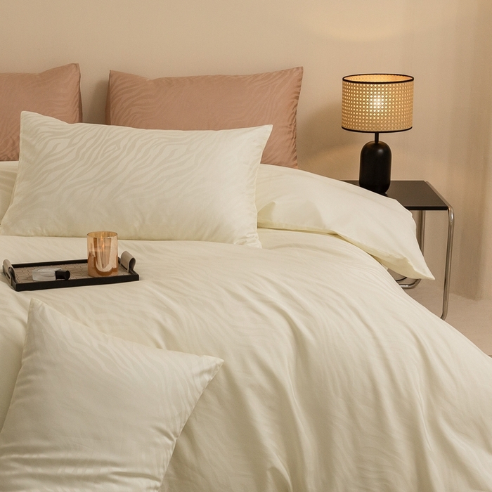 91家纺网 家纺一手货源 找家纺 ONE TWO ONE 121 2025新款高支高密长绒棉纯棉贡缎提花四件套-斑马纹 牛津白