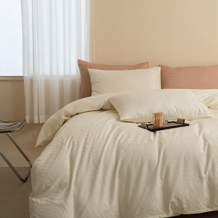 91家纺网 家纺一手货源 找家纺 ONE TWO ONE 121 2025新款高支高密长绒棉纯棉贡缎提花四件套-斑马纹 牛津白