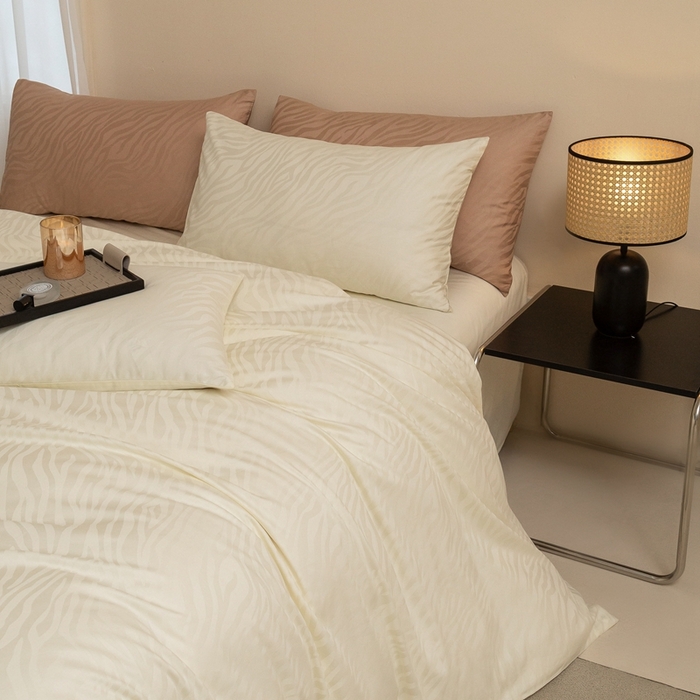 91家纺网 家纺一手货源 找家纺 ONE TWO ONE 121 2025新款高支高密长绒棉纯棉贡缎提花四件套-斑马纹 牛津白