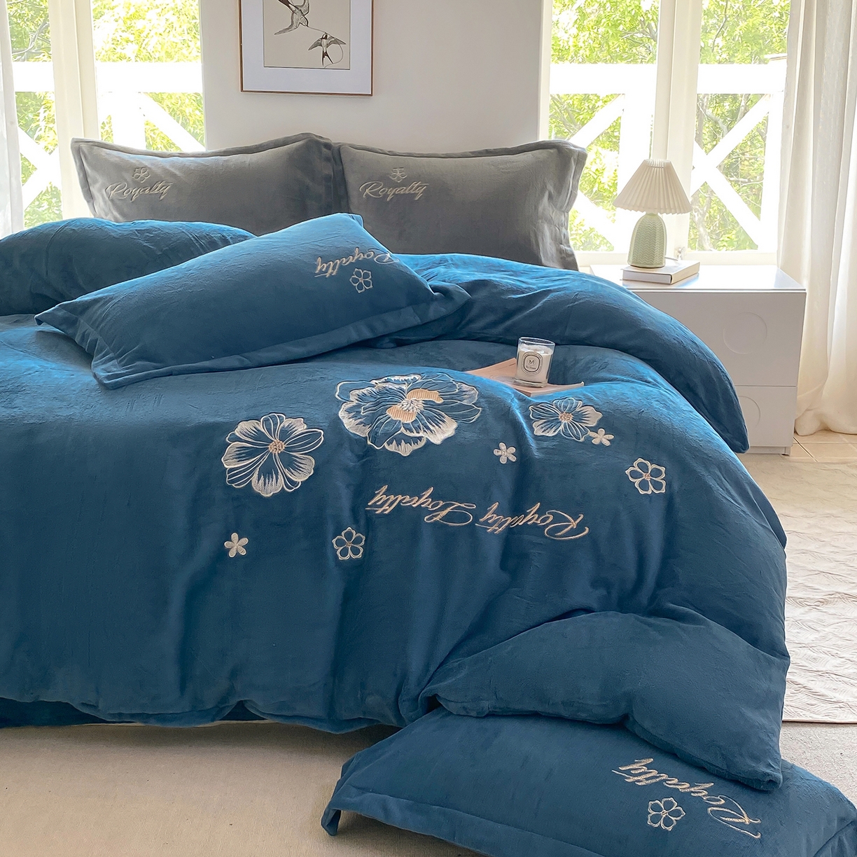 91家纺网 家纺一手货源 找家纺 （总）悦织湾家纺 2025新款绣花200克重牛奶绒四件套刺绣3.5万针7斤重高密加厚保暖跨境专供外贸出口电商热销款